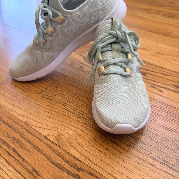 Adidas Cloudfoam tennis shoes 6.5 - Picture 2 of 11